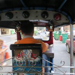 mit dem Tuktuk durch Bangkok zum Baiyoke Hochhaus