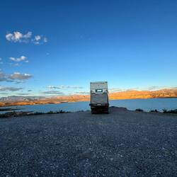 Habe dicke Steine 🪨 vor die Vorderreifen gelegt...