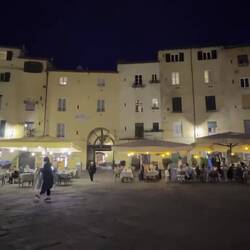 Piazza dell' Anfiteatro