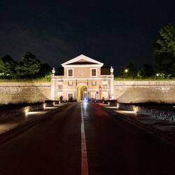 Stadtmauer mit der Porta San Donato