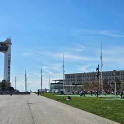 Promenade mit vielen Spiel- und Sportplätzen