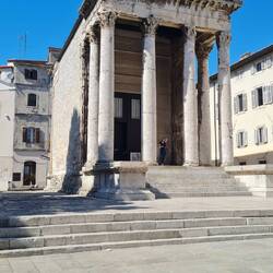 Temple romain d'Auguste