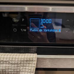 I need words with the UX team of this oven company, why is this the default setting pls?