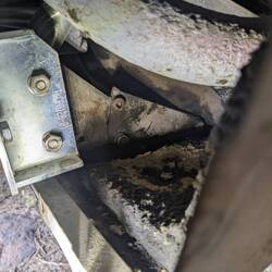 Nur ein kleines Problem: Der Auspuffhalter ist gebrochen