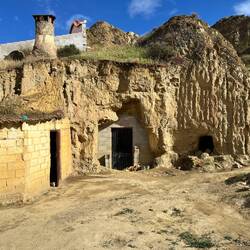 ..andere vermüllt und verfallen schon langsam.