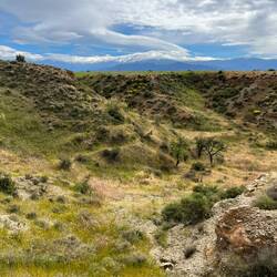 Besonders die frisch eingeschneite Sierra Nevada rundet den Ausflug ab.