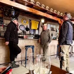Roel had a discussion with these two local men at the bar
