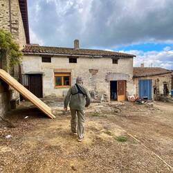 Our Albergue tonight is in the barn section of a beautiful old house, inside it's quite nice