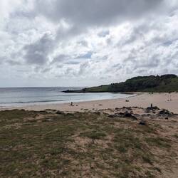 Ne úplně počasí na koupání, pláž Anakena