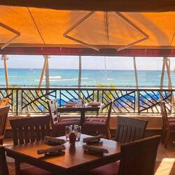 Neue Erkenntnis: Essengehen gegen 16 Uhr sichert einen Tisch mit Blick 😉