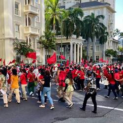 Demo am 1. Mai - Tenor: ein Job muss für den Lebensunterhalt reichen.