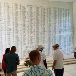 Die Namen derjenigen die in der USS Arizona ihr Grab gefunden haben.