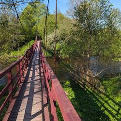 Eine vollgefederte Brücke