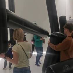 Die Enden der Stäbe sind magnetisch und können überall angehängt werden