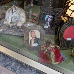 K-Fed! What are you doing in there? Cheeky