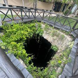 Loch in der Höhlendecke