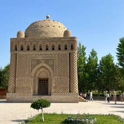 Das Samaniden-Mausoleum ist das älteste erhaltene Bauwerk islamischer Architektur in Zentralasien.