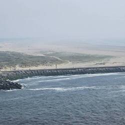 Der breite Strand bei der Ausfahrt zu sehen