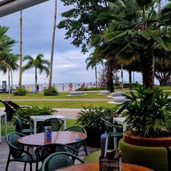 gemütliches Café, mit Sicht auf das Meer...