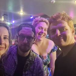 Soirée dans un bar et à l'hôtel 🇫🇷🇳🇱🇺🇸