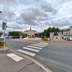 Monument aux Morts und Maison de la Musique