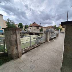 Quai Neptune - Blick zum alten Quartier des Moulins