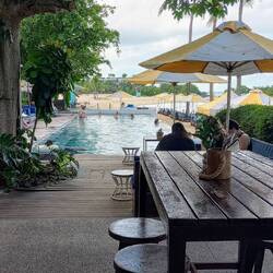 Nice but zero service