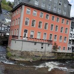 "das rote Haus" des einstigen Tuchfabrikanten Scheibler, jetzt Museum