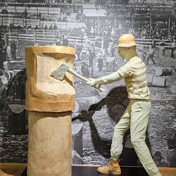 Sculpture of Tom Reeves