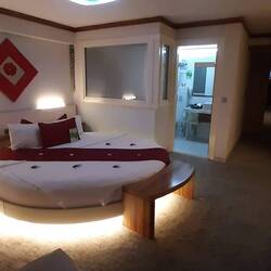 honeymoon suite 🤣🤪