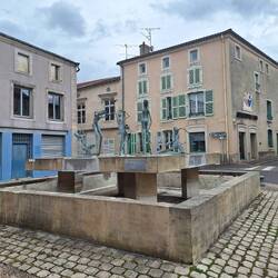 Fontaine d'Amilcar Zannoni - erinnert an die Schmiede und Drahtzieher