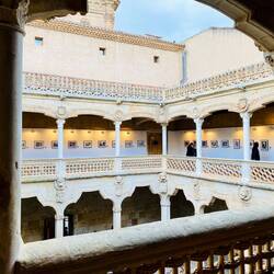 Der Innenhof der Bibliothek