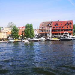 Die Strandseite von Mikołajki