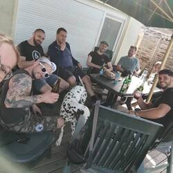 Und mit Grillen, Feuer und viel Hallo haben wir unseren ersten Abend in Dresden verbracht