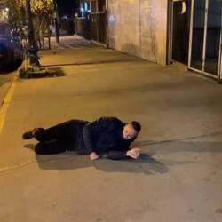 Tady jsem po půlnoci ukazoval breakdance