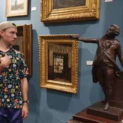 Im Kunstmuseum wird zum Nachdenken angeregt.