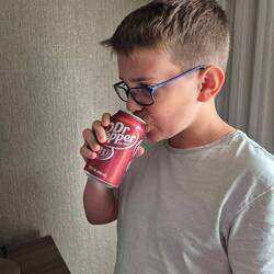 Me trying a Dr pepper