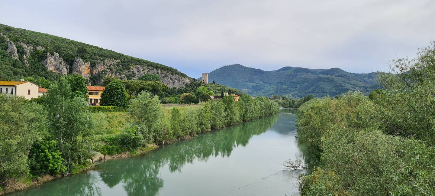 Entlang des Serchio Flusses