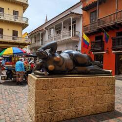 Füße anfassen: Glück fürs Reisen. Brüste: happy life. Po: neue Liebe in Cartagena finden.