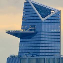 Uns "gegenüber" die Besichtiger der Edge Plattform