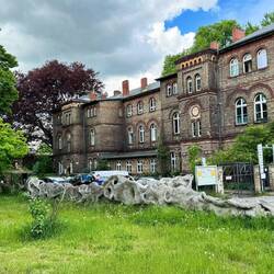 Einige Gebäude werden von Künstlern und Vereinen genutzt