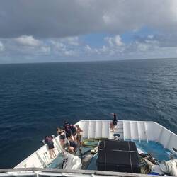 Anlegen an einer Boje, gute zusammenarbeit der Crow...