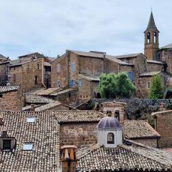 Die vielen Dächer lassen die kleinen Gässchen ahnen...