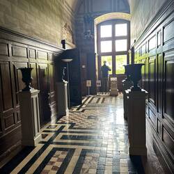 I have no idea what this room would be used for.