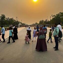 ... überall Menschen.