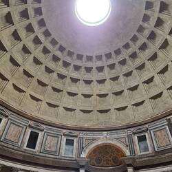 Offene Kuppel im Pantheon.