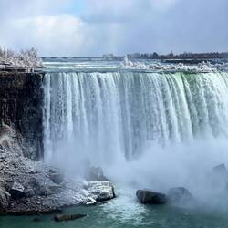 Frost an den Seiten der Fälle