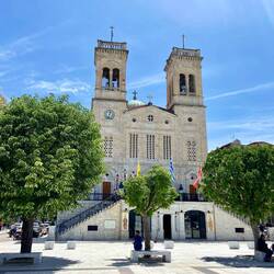 Vor der Kirche des Hl. Wassilios habe ich mich nach der Ankunft etwas ausgeruht.