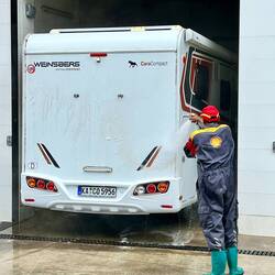 Bevor wir Morokko verlassen, wird das Auto gewaschen