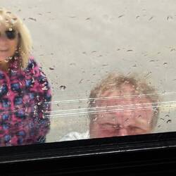 Harald sorgt unter Gabis Aufsicht, für einen guten Blick